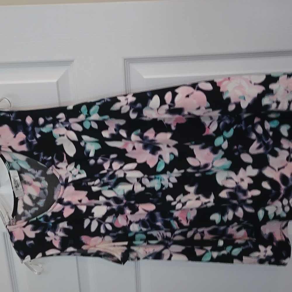 Jones Studio Multicolor Keyhole Floral Top